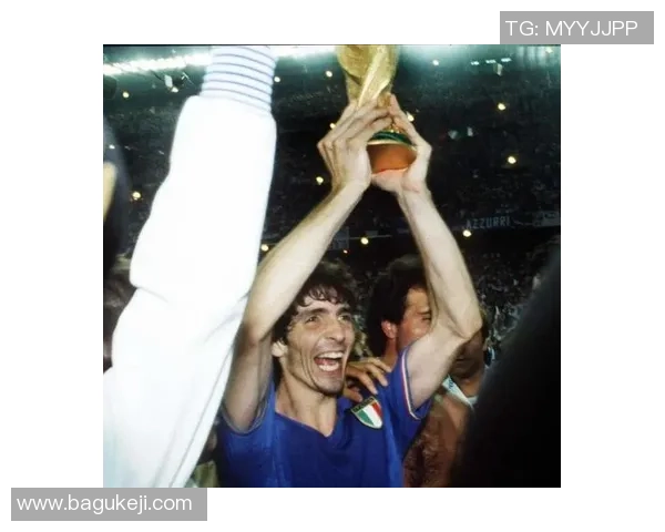 与马拉多纳同框合影，见证传奇足球之星的辉煌瞬间